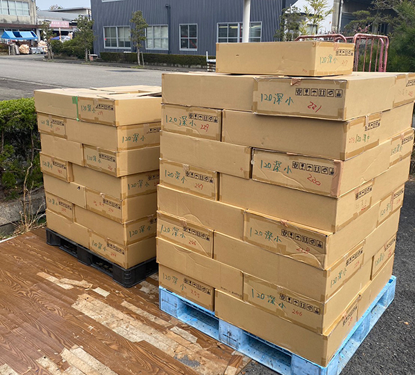 愛知県春日井市の精密機器輸送のナイスキャリーサービスは給食センターの3トン分の食器をフィリピンに届けます