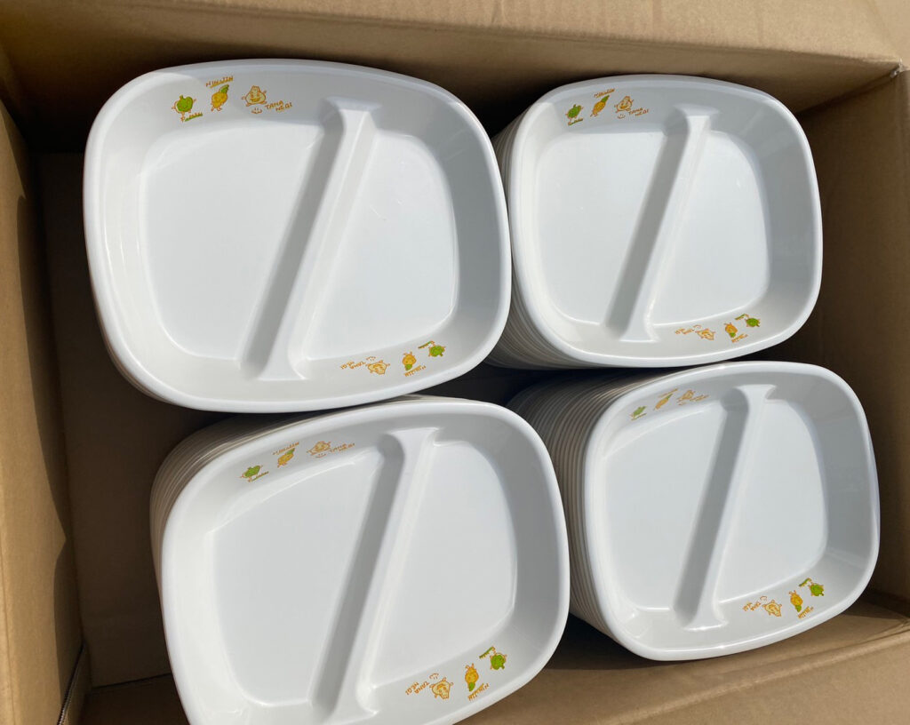 愛知県春日井市のピアノ輸送,精密機器輸送のナイスキャリーサービスは給食センターの3トン分の食器をフィリピンに届けます